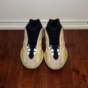 Yeezy 700 V3 Safflower